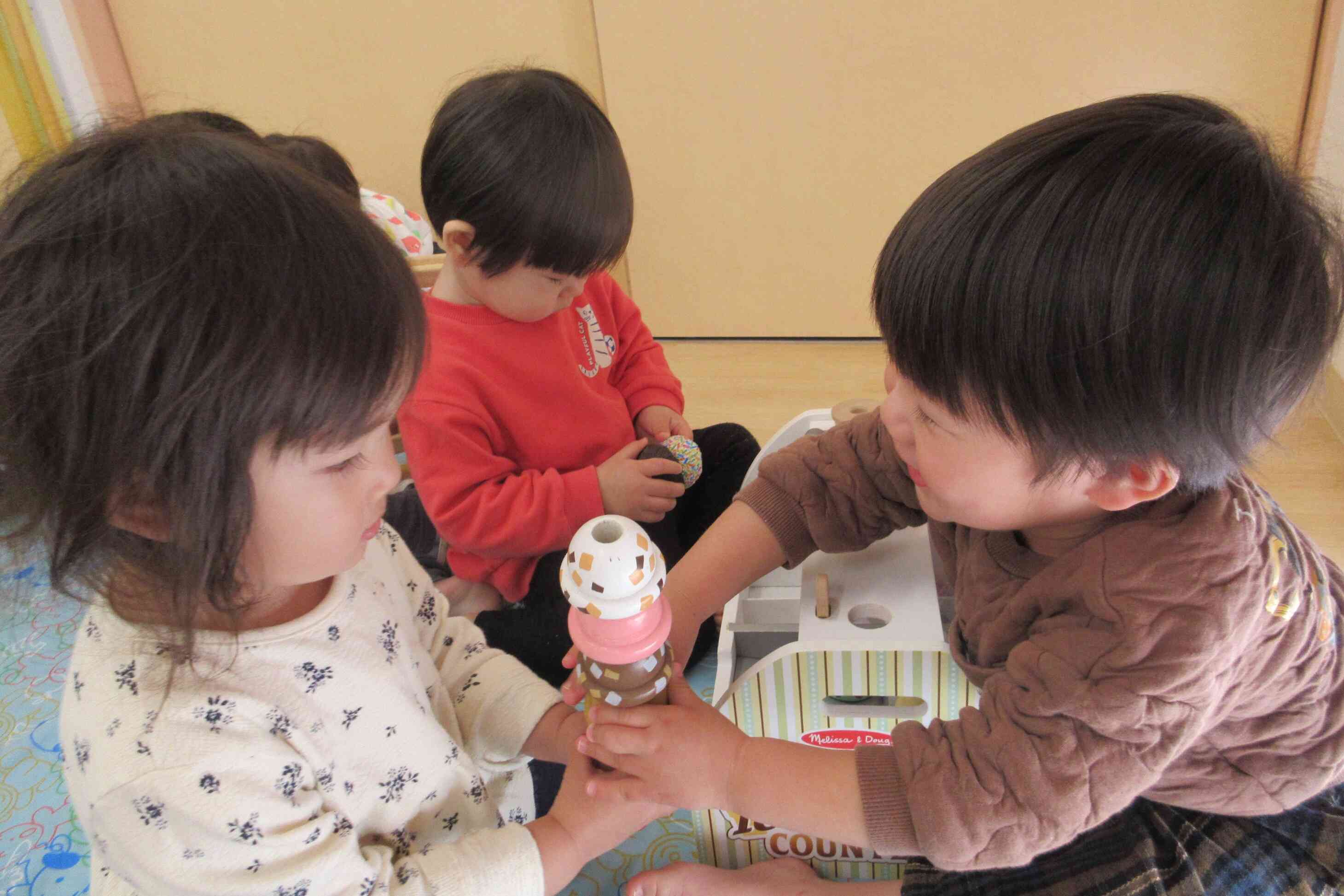 アイスクリームどうぞ！