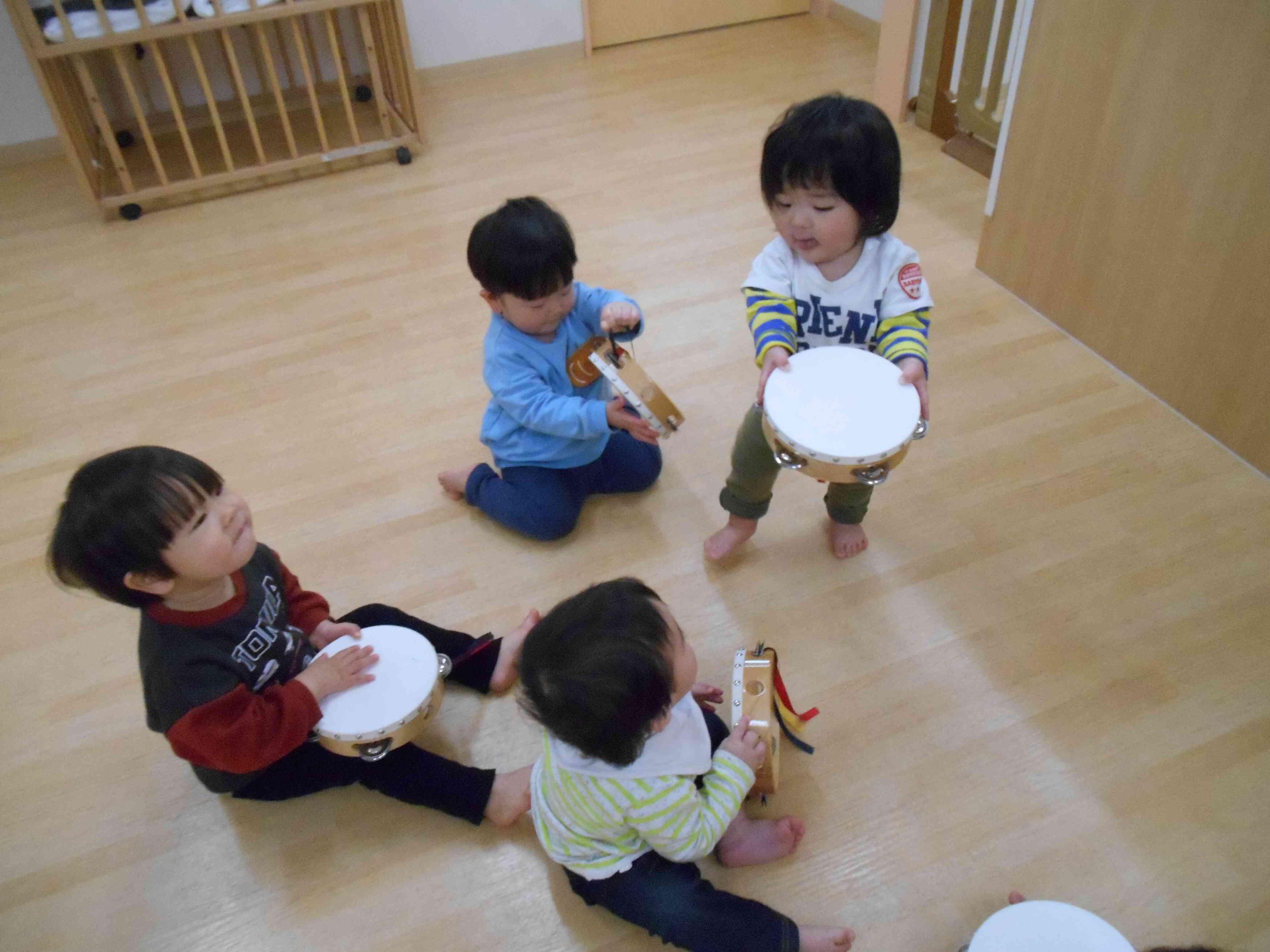 【０歳児：ひよこ組】みんなで音楽遊び！