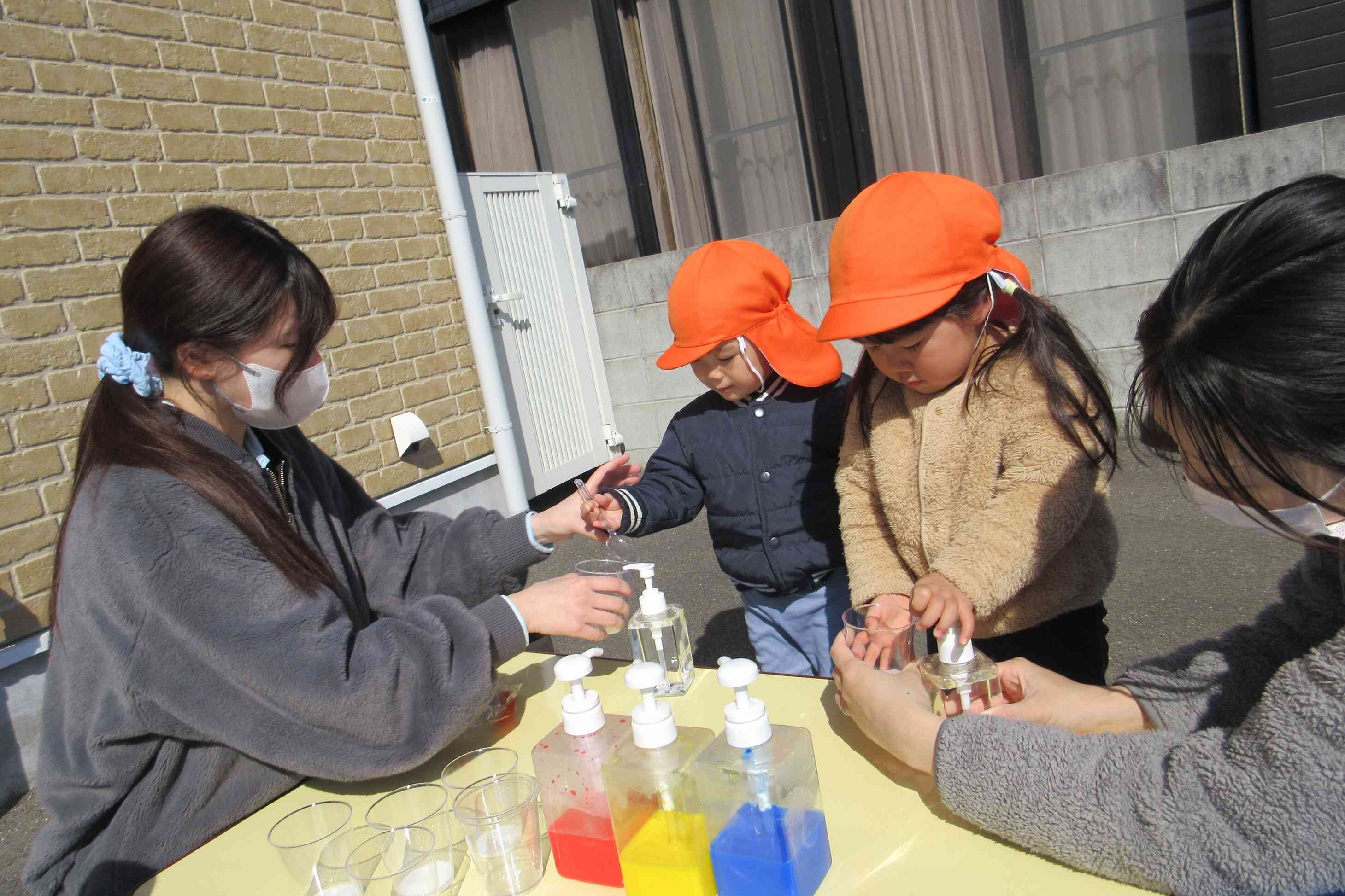 【あひる組：１歳児】おもいっきり感触遊び