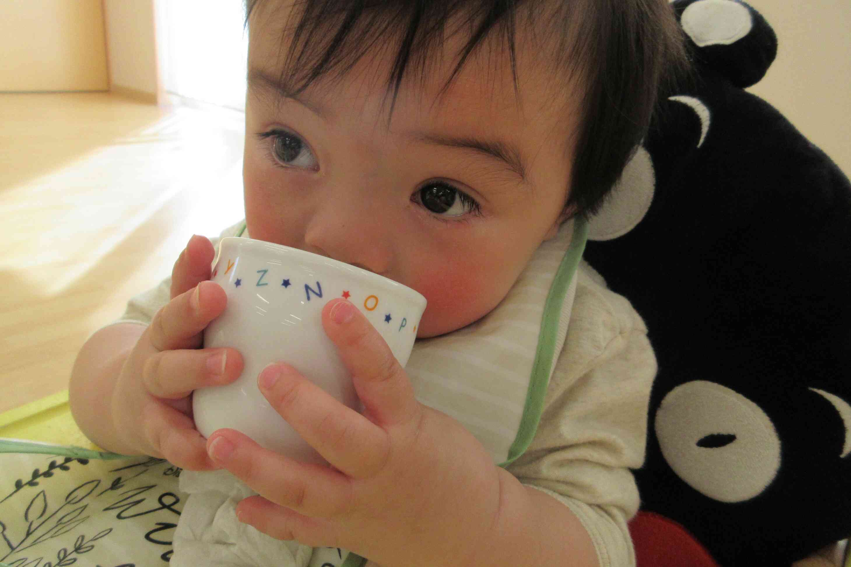 コップ上手に持ててるね