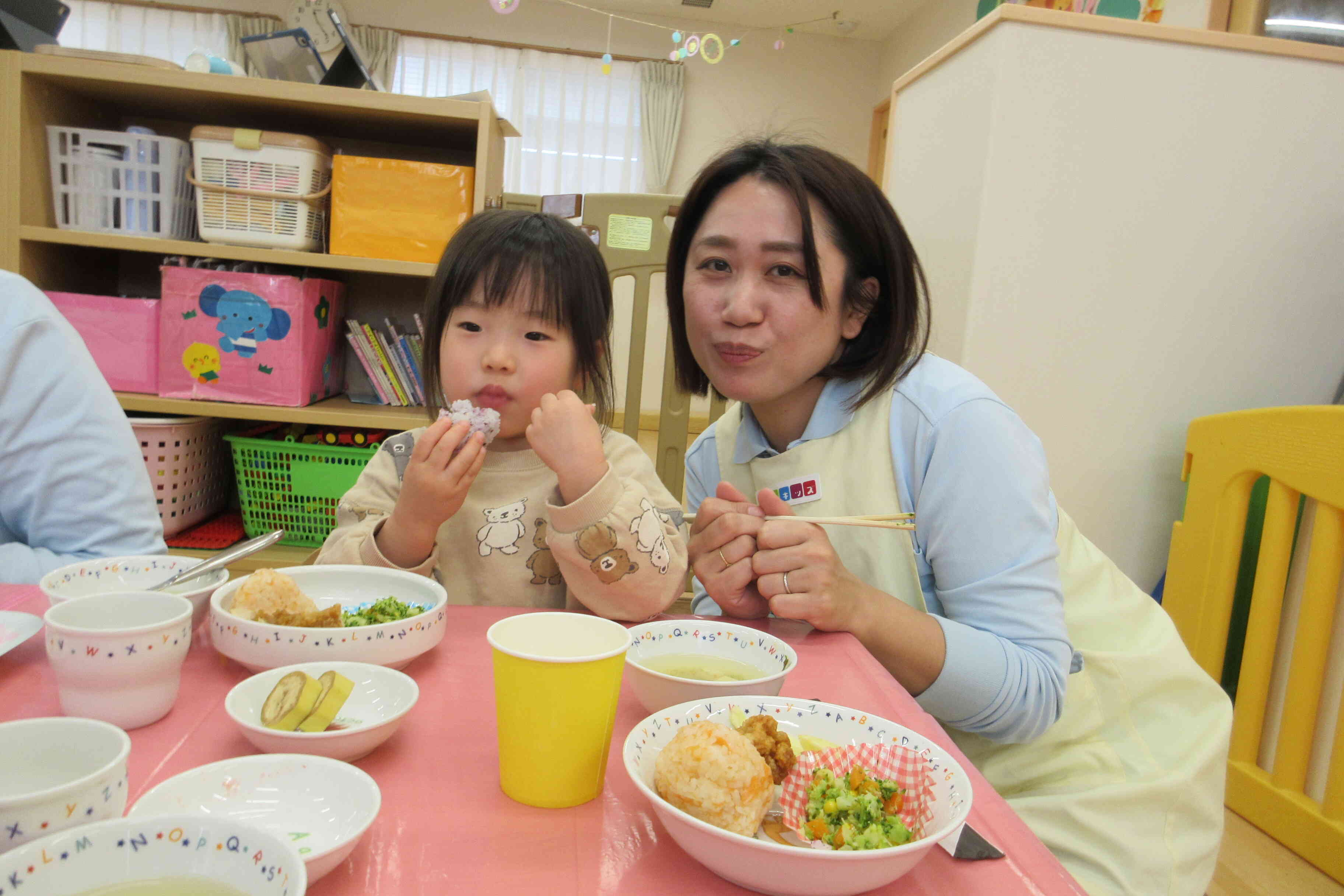 おにぎりパクパク