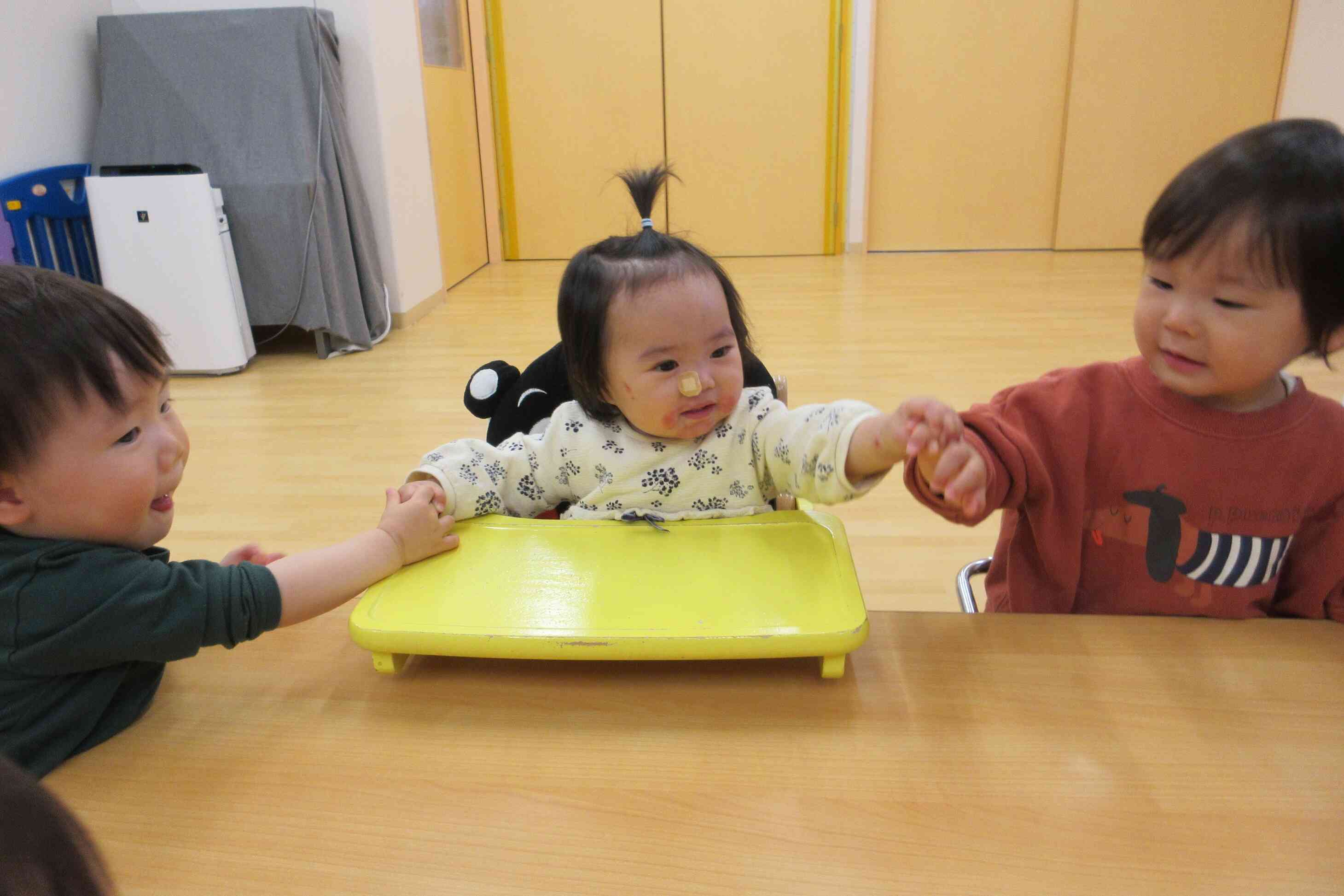 手を繋いで歌を歌ったよ