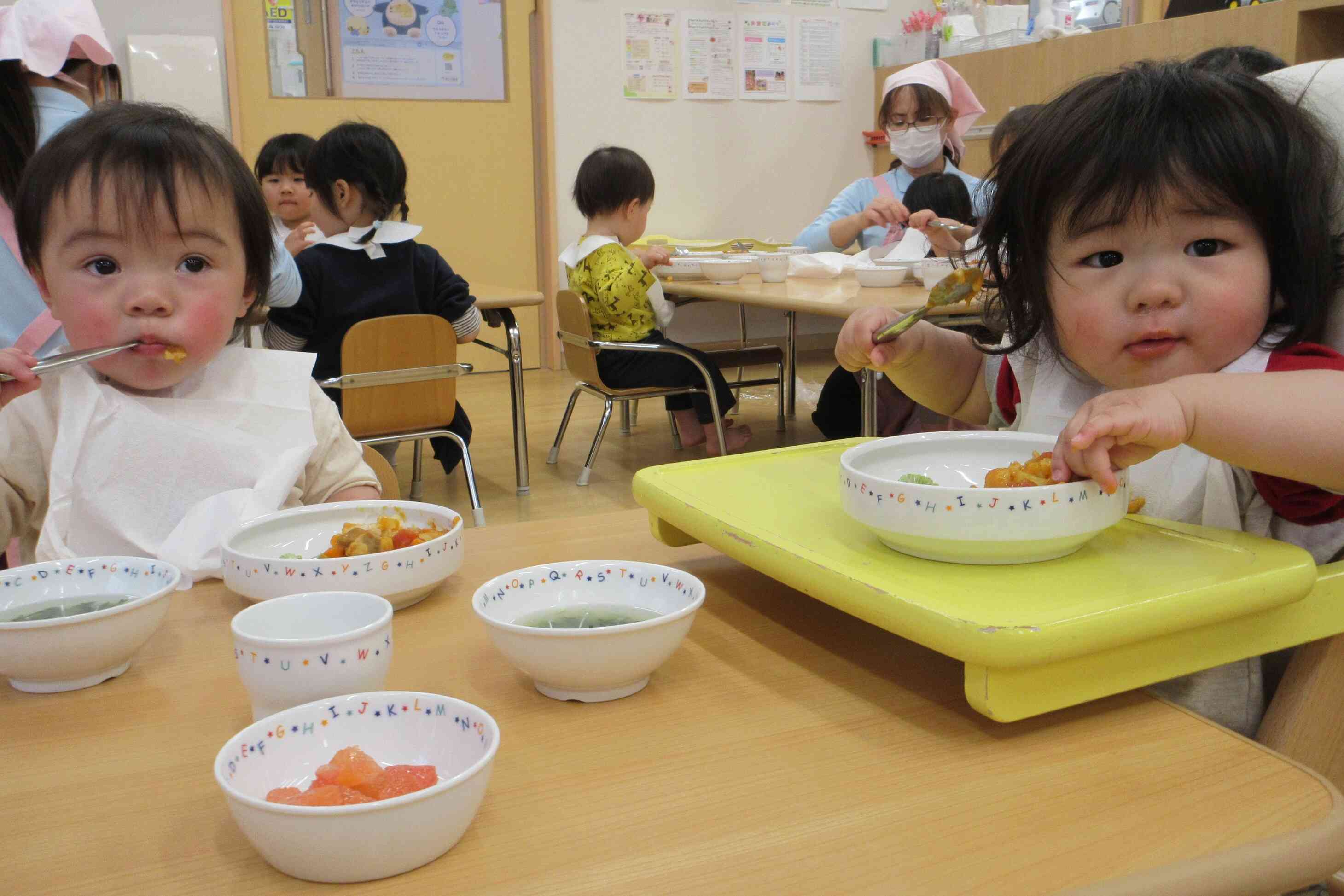 自分で食べる練習中です！