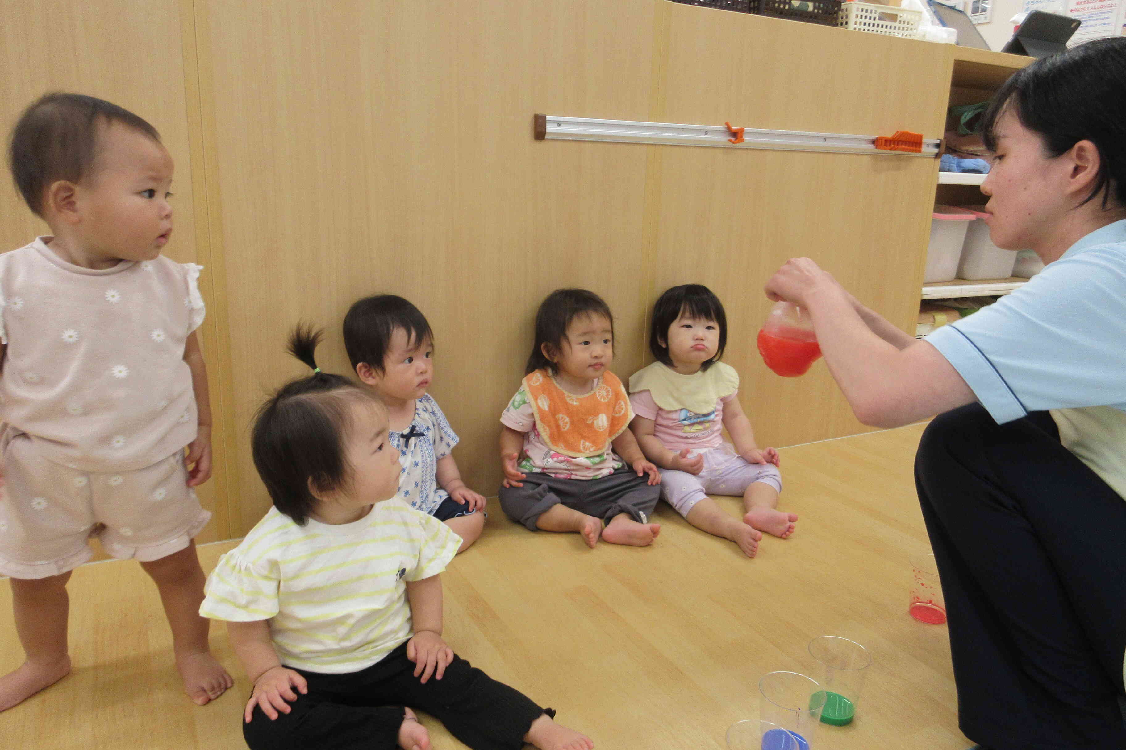 【ひよこ組】色水遊びをしたよー！