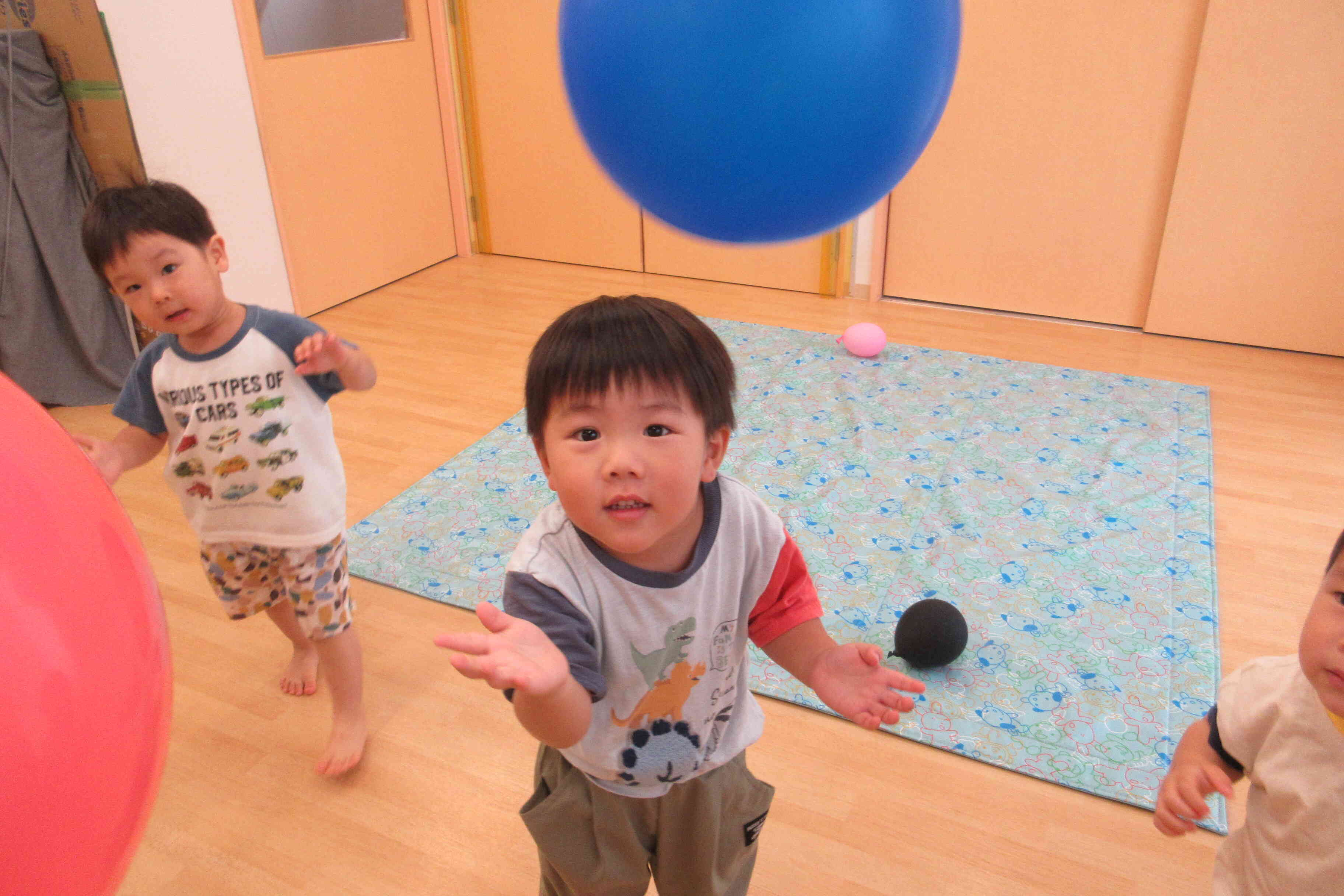 風船おもしろーい
