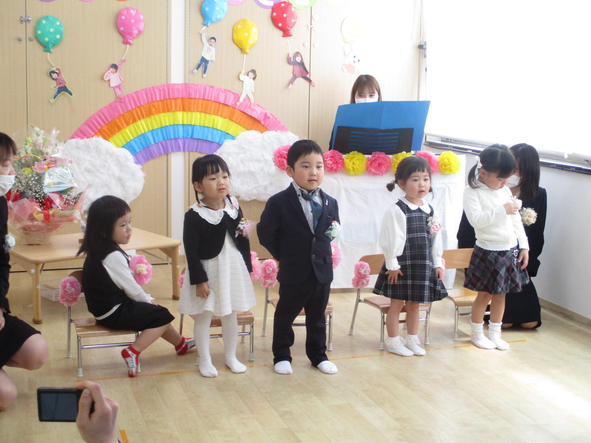 「ありがとうの花」の歌をうたいました。歌詞を覚えて、元気欲歌うことができました！