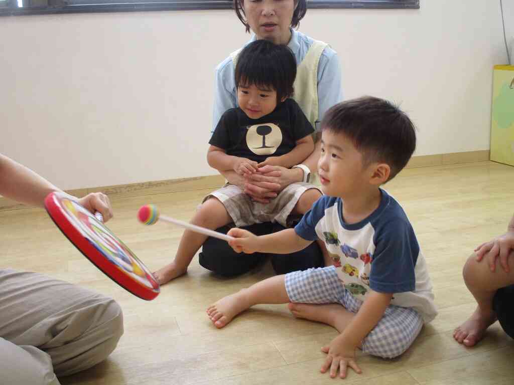 音楽にあわせて”はい、トントン♪”