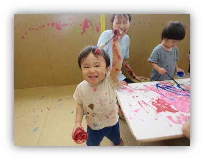 ～絵の具あそび(１・２歳児)～