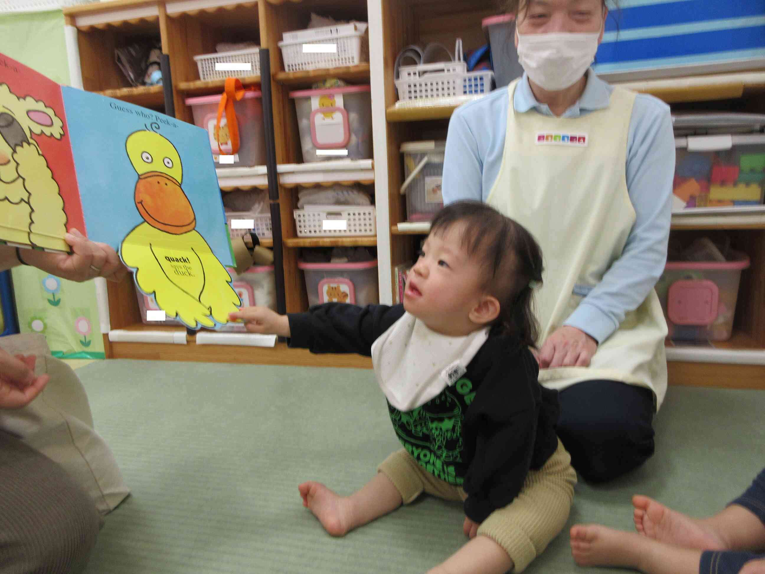 英語の絵本を読んでもらったよ