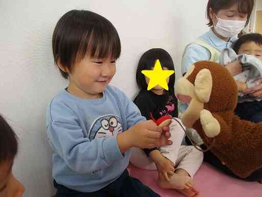 Hello～モンタ！りんご、どうぞ。