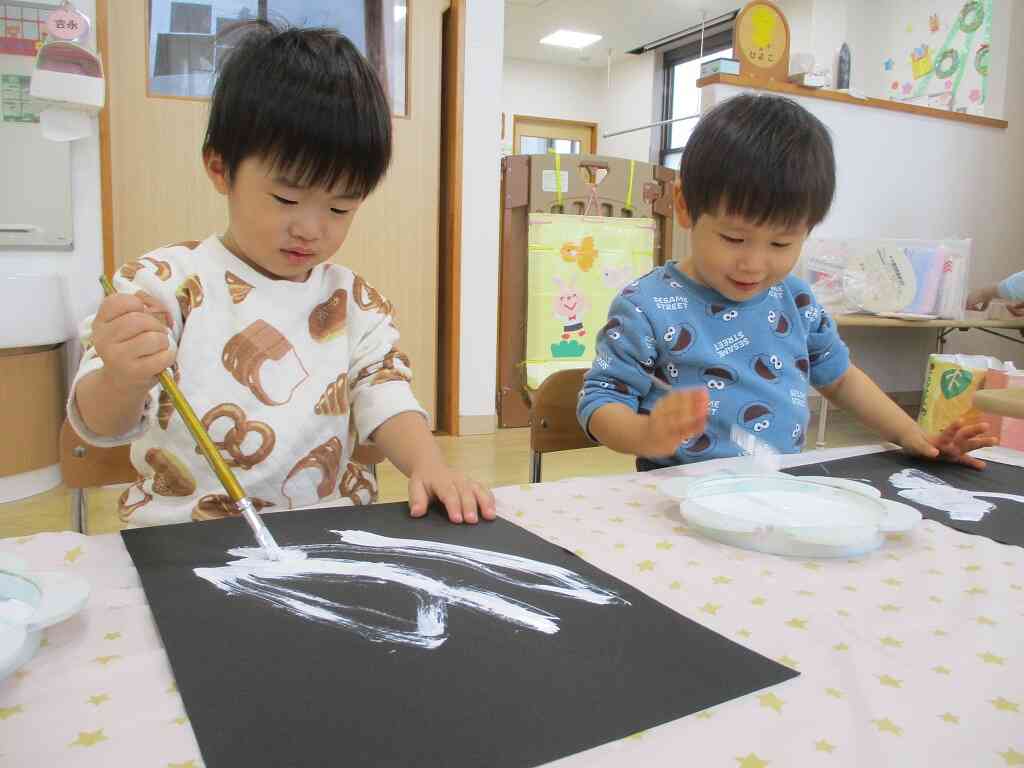 年賀状作り（1，2歳児）