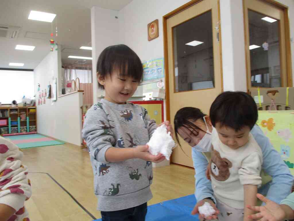 雪あそびをしました（１，２歳児）