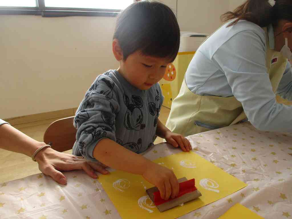 おにのお面をつくったよ（１，２歳児）