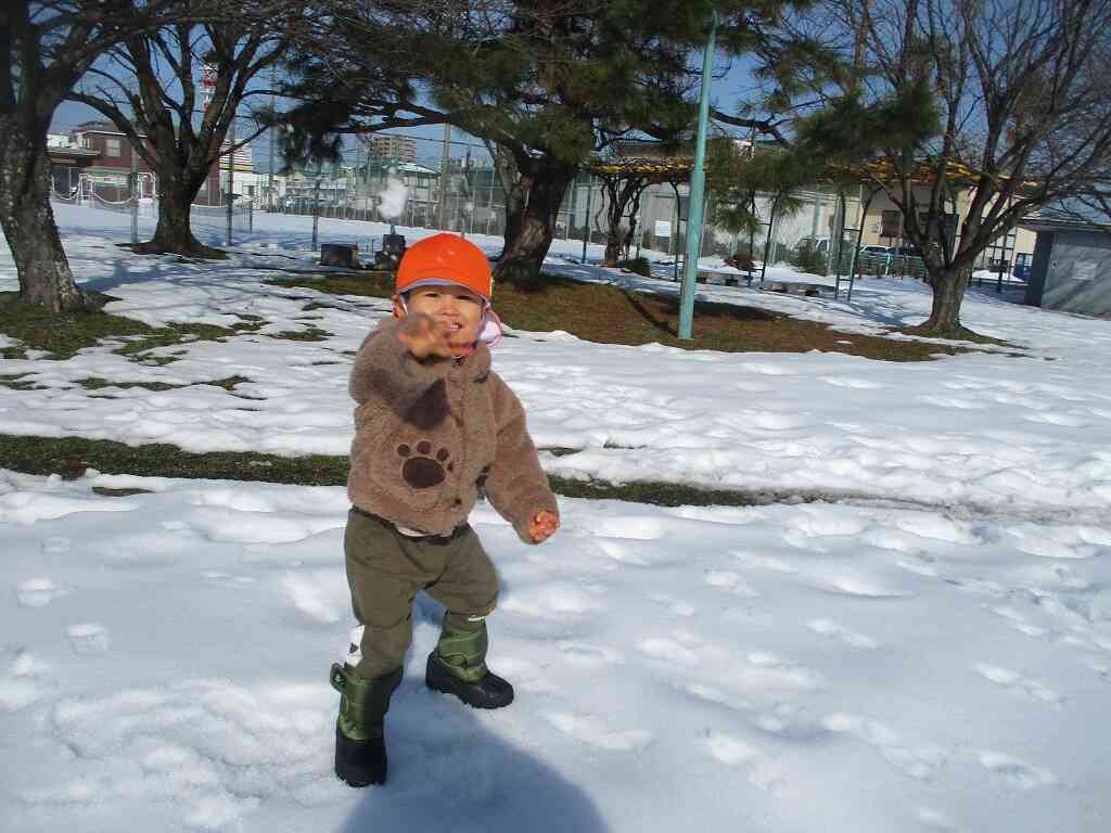 雪遊びをしたよ（1，2歳児）
