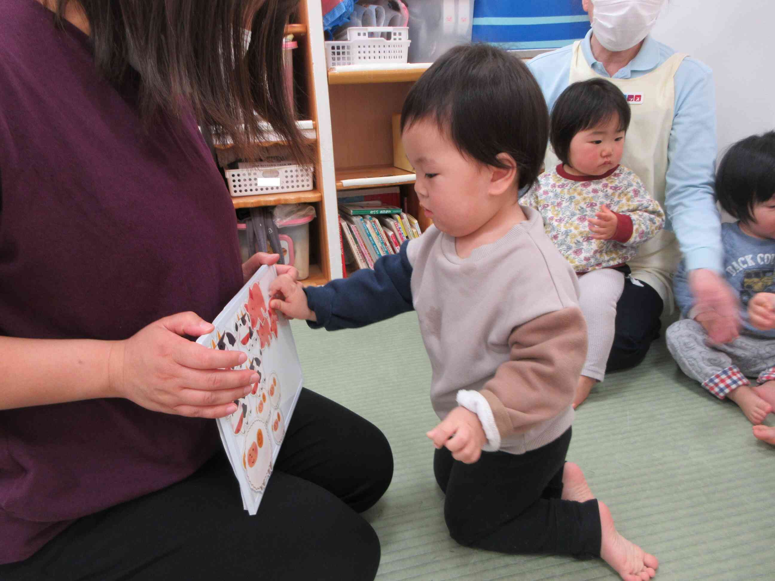 月に２回英語レッスンを行っています