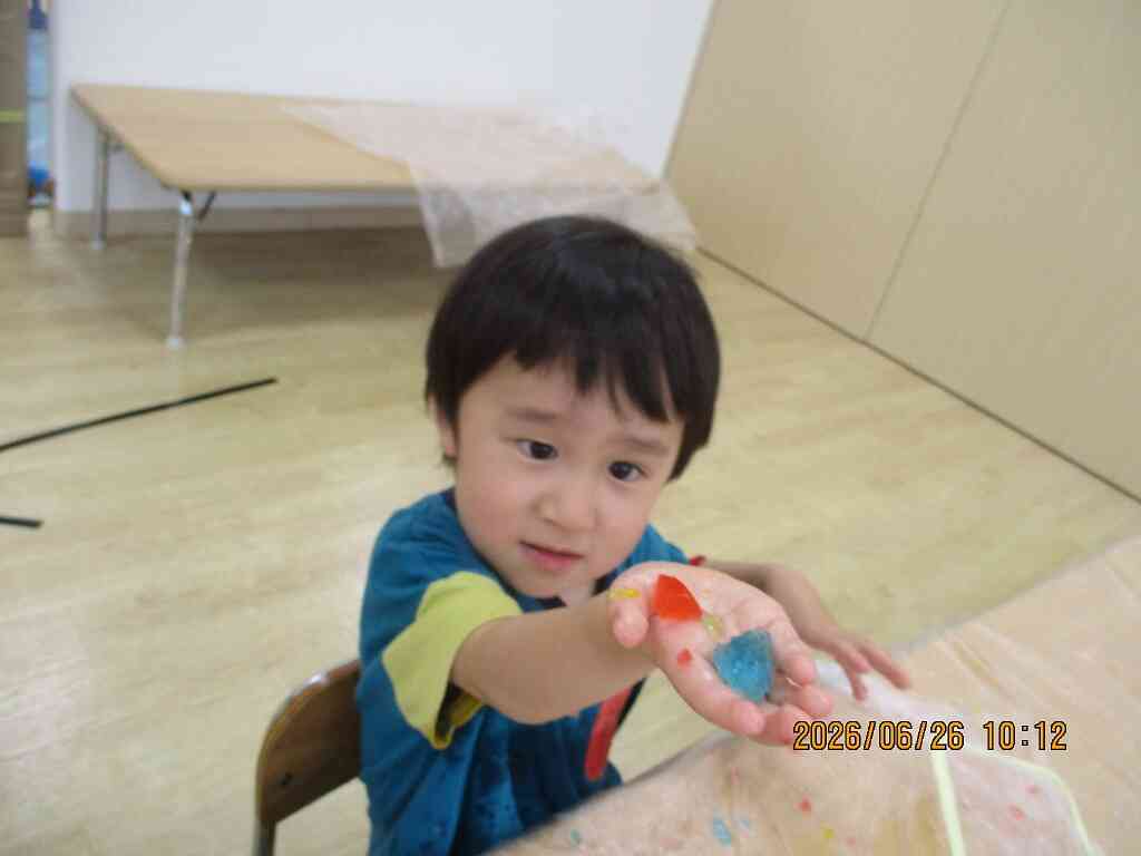 寒天あそびをしました（１，２歳児）