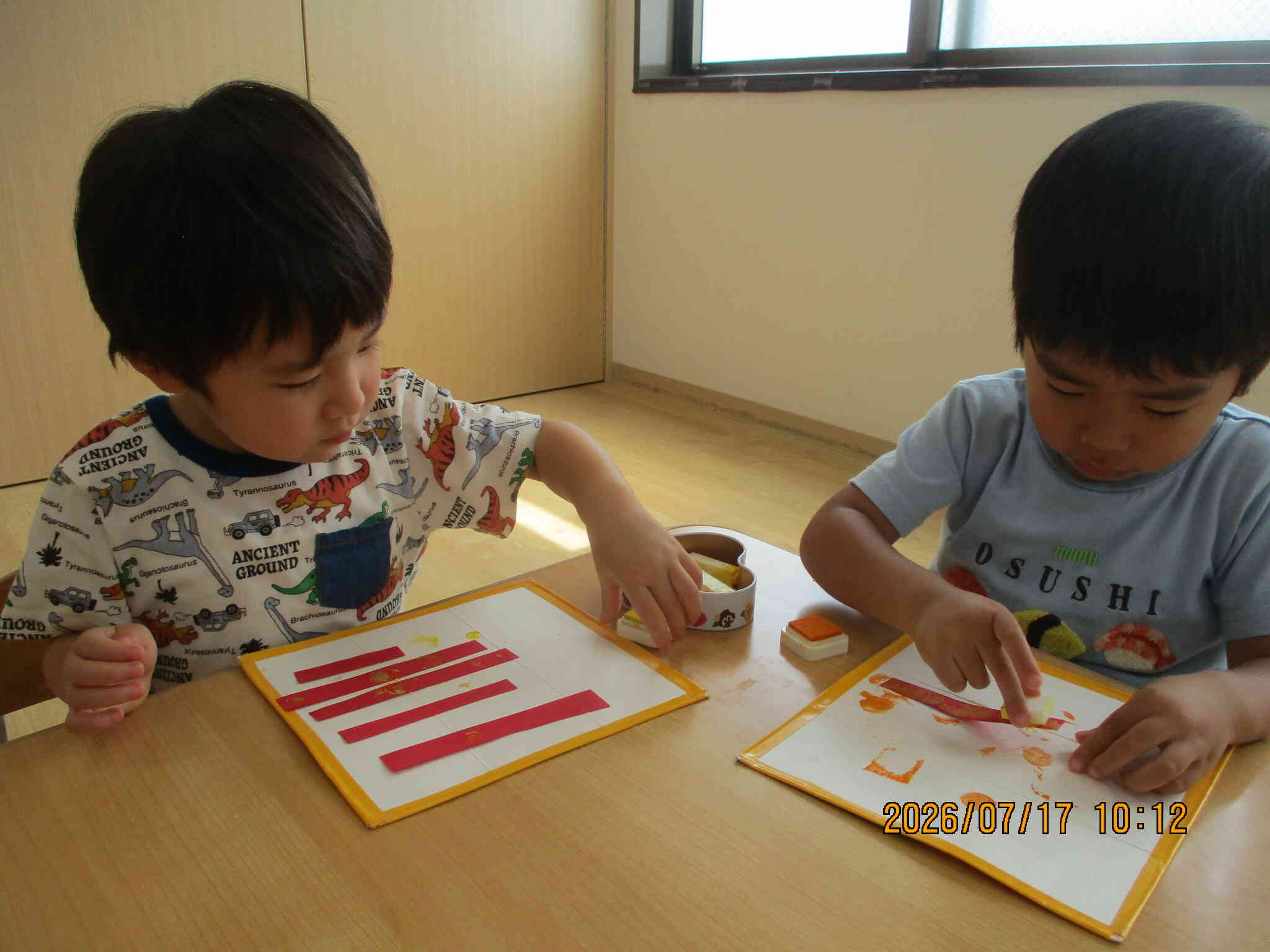 製作あそび～おさかな作り～（2歳児　うさぎ組）
