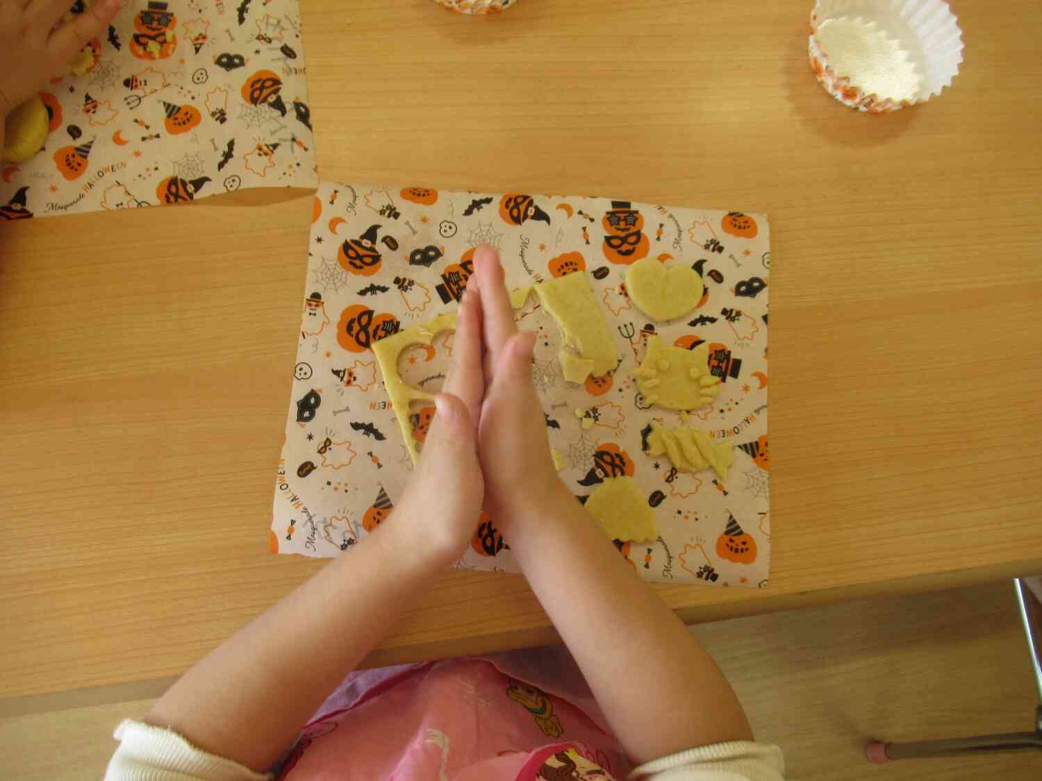 ハロウィンだから‥かぼちゃ？黒猫？キャンディ？考えながら作りました！