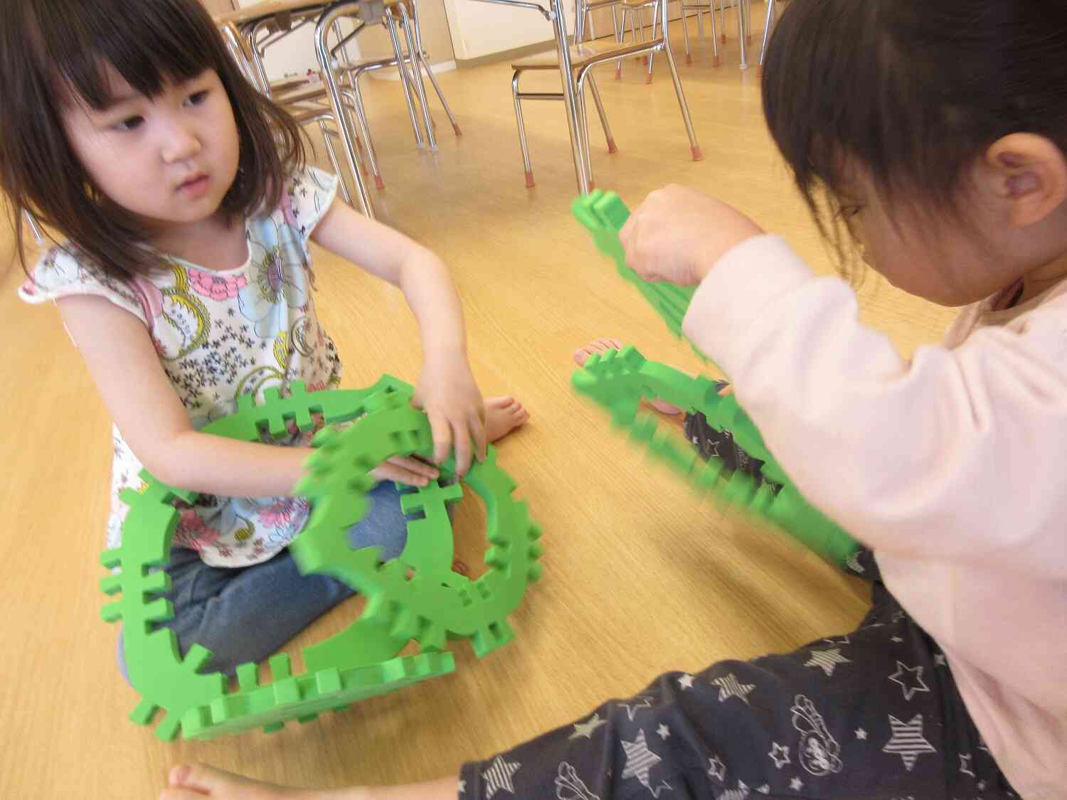 新しいおもちゃ！一緒に作ろ～♪