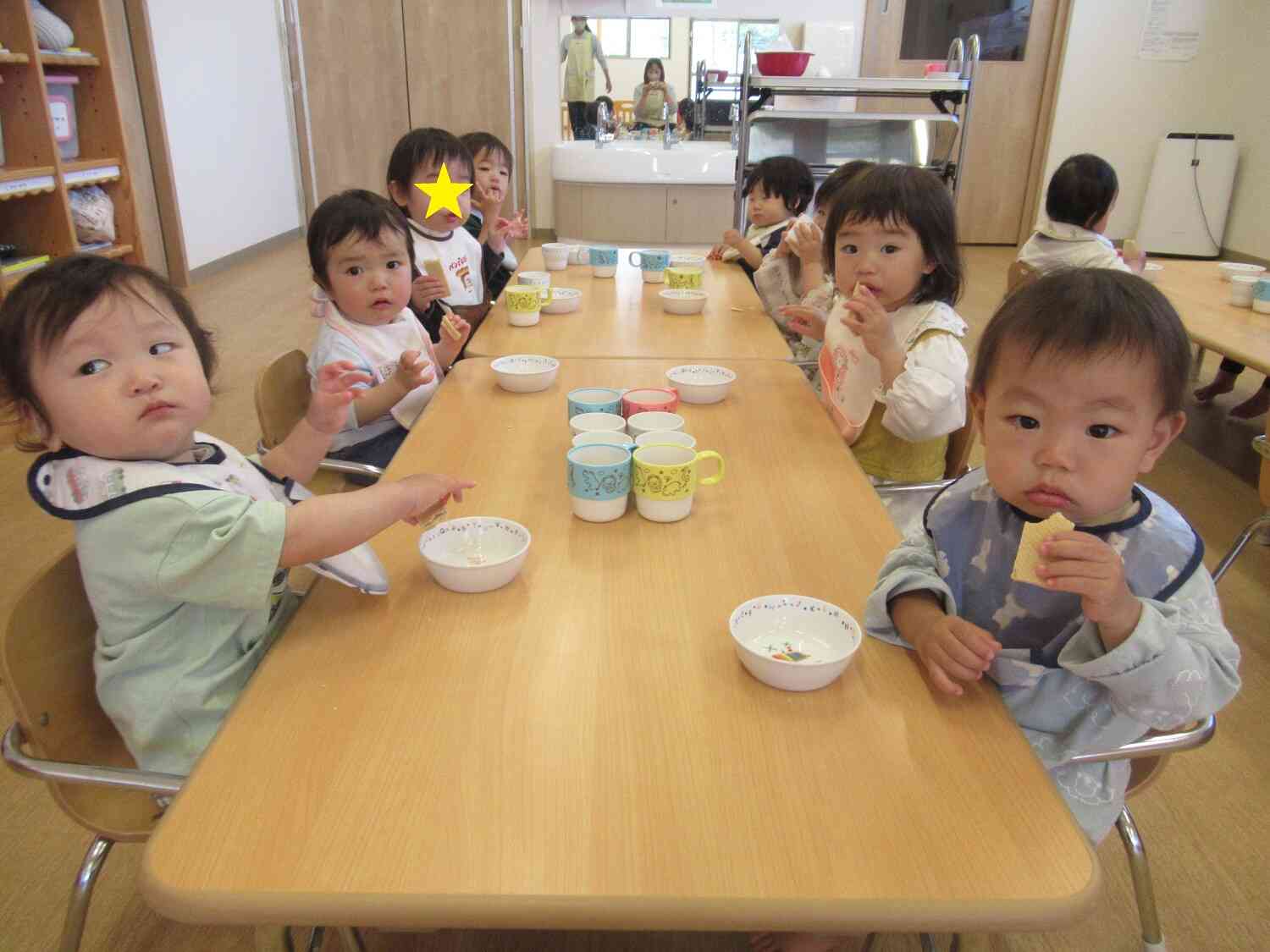 みんなで「いただきます！」～あひる組、ひよこ組～