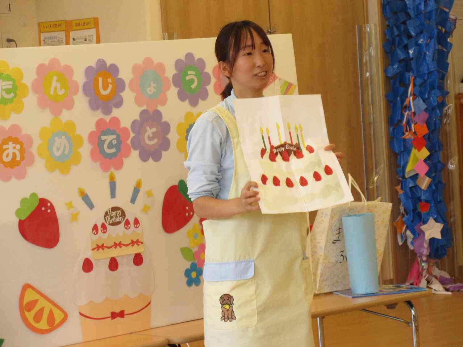 白い画用紙がケーキに変身したよ☆