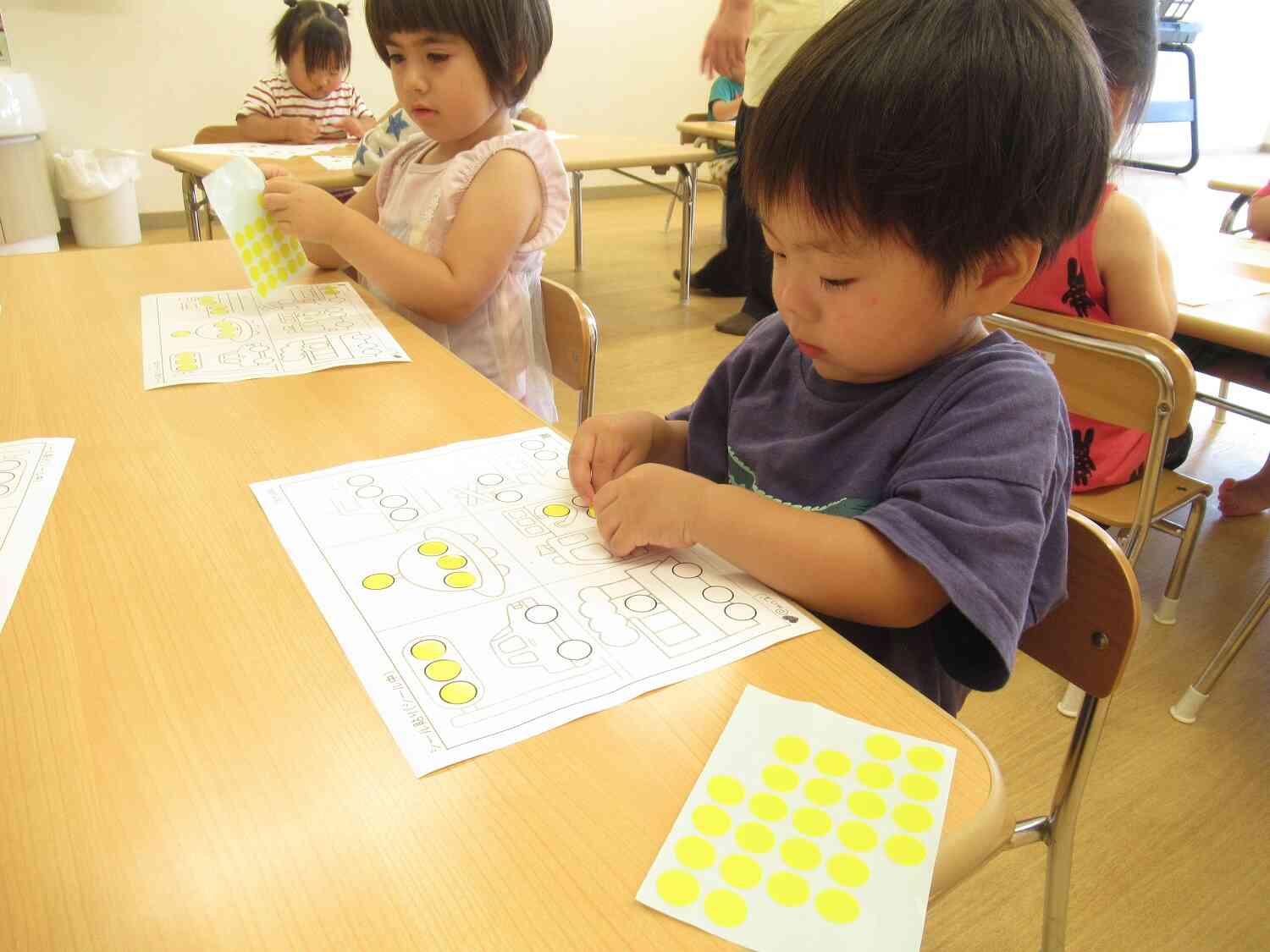 真剣な表情で・・・