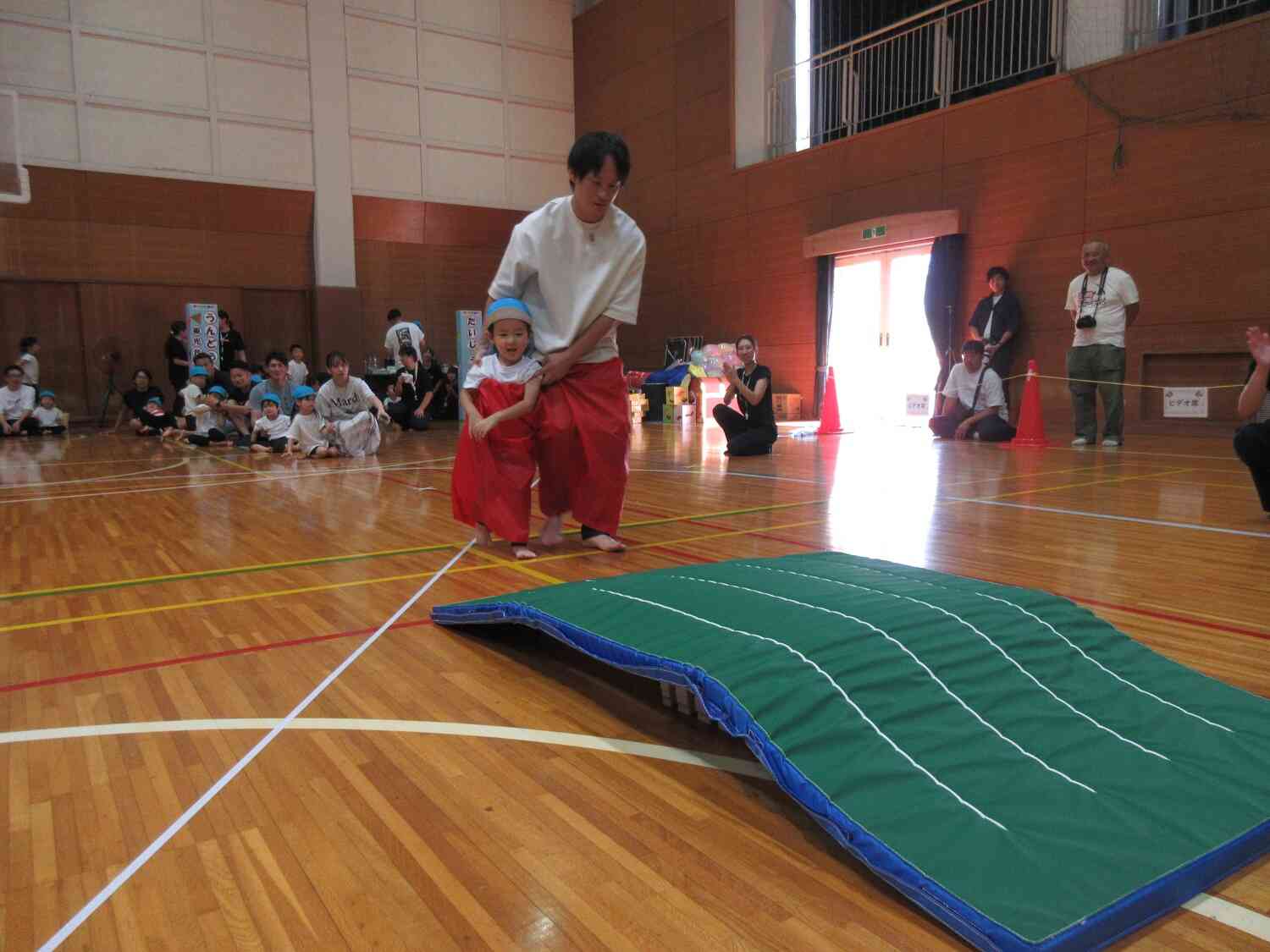 親子競技「でかパンリレー☆」