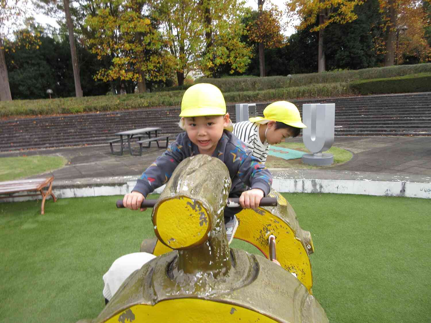 お外遊びも気持ちいいよ☆