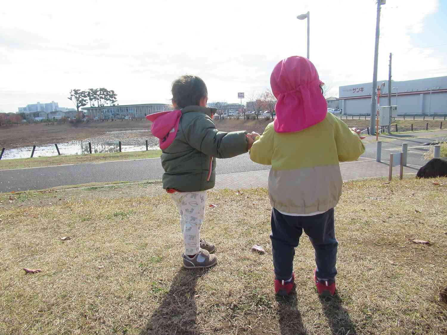 おてて繋いで探検♡