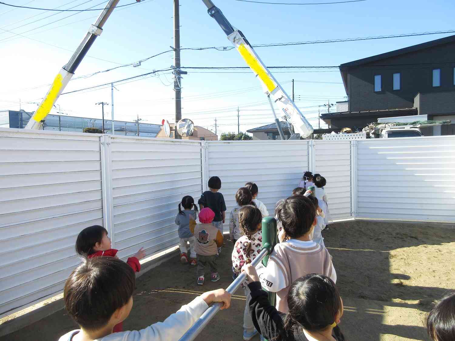 ちょうど、工事中でした!!みんな夢中で見ています♡