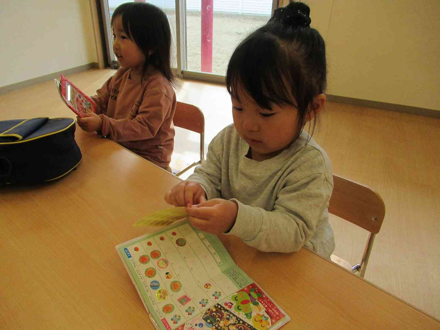 シール貼りもできちゃうよ！