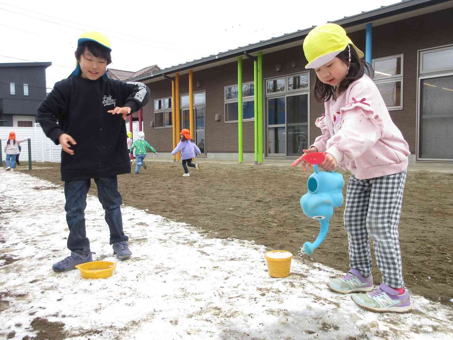 雪の色が変わるよ！！