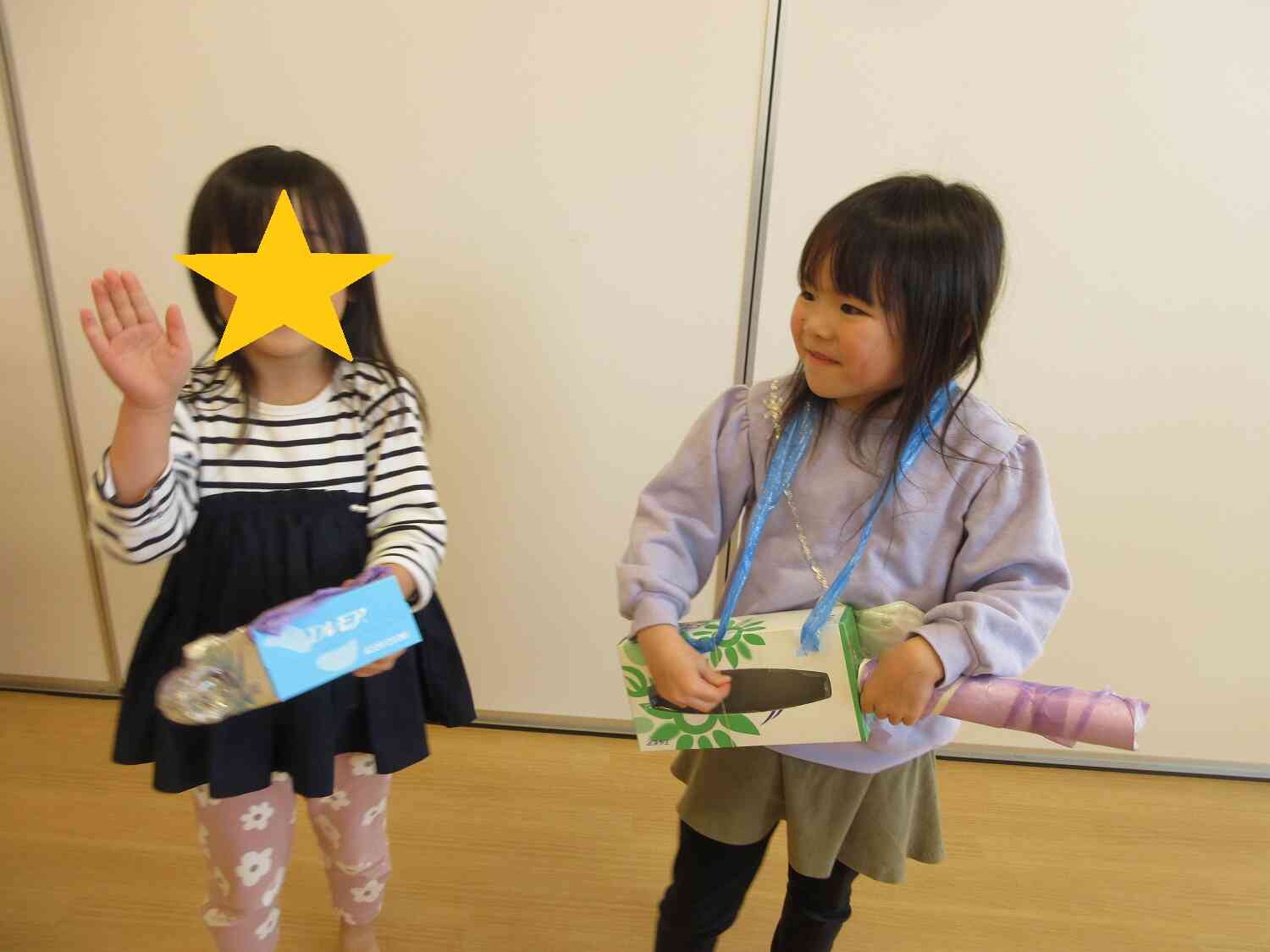 アルミホイルを小さくして沢山入れたよ！振るとシャカシャカいうの！