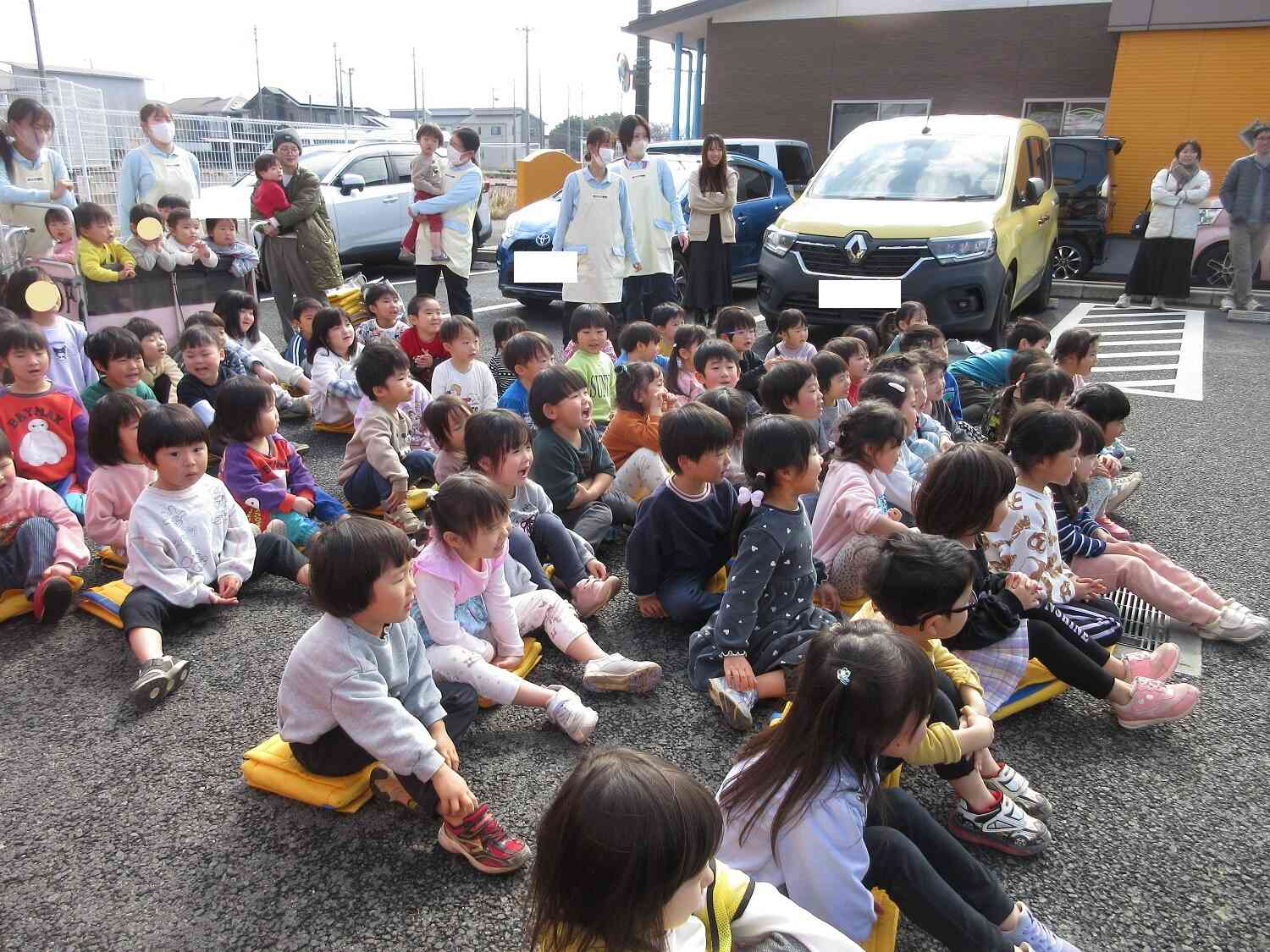 消火訓練中の先生を応援しています！