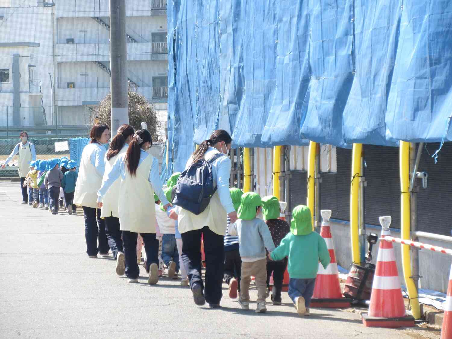 しっかりと歩いて避難しています！！