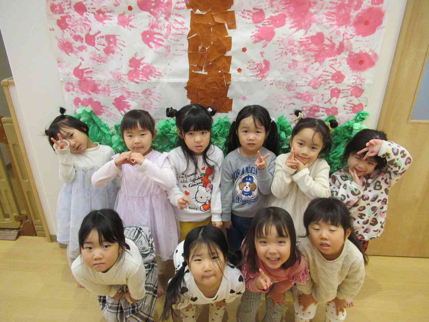 桜の木の前で①