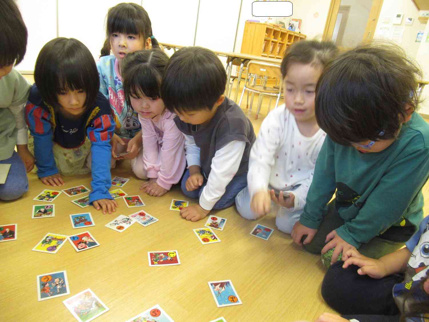 カルタ遊びに挑戦！！