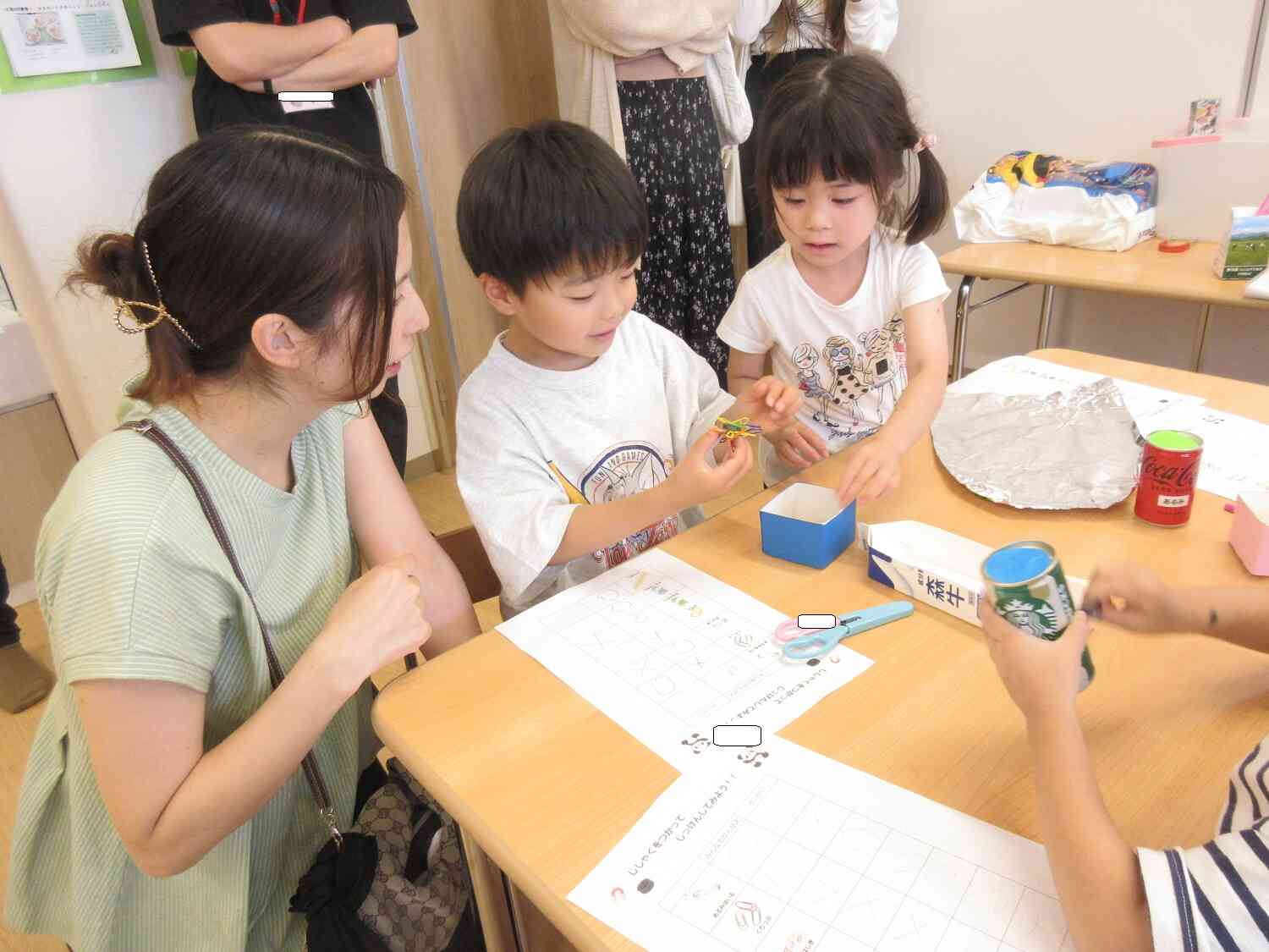 磁石を使ってつく物とつかない物を調べてみよう！！