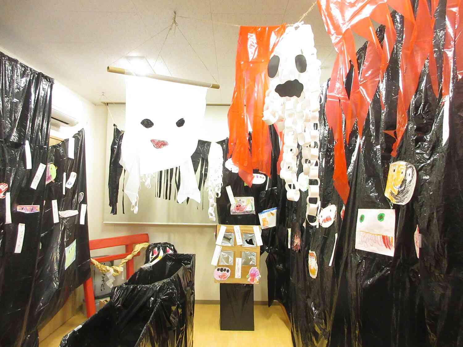 お化け屋敷にいらっしゃい・・・！