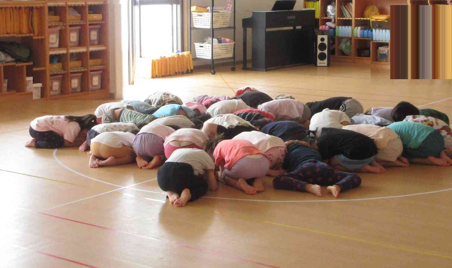 頭を守って、揺れが収まるのを待ちます。