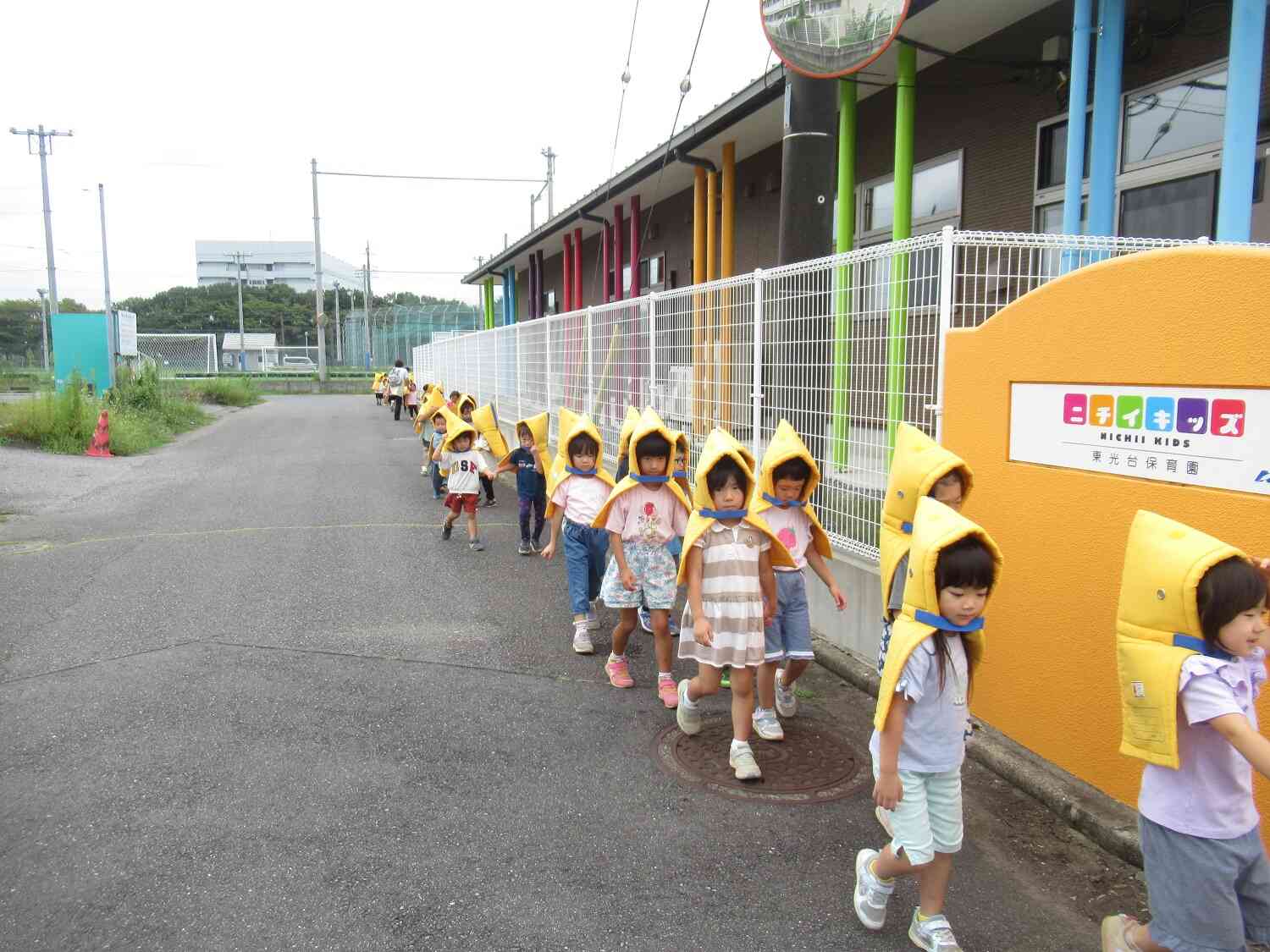 しっかりと歩いて避難します！！