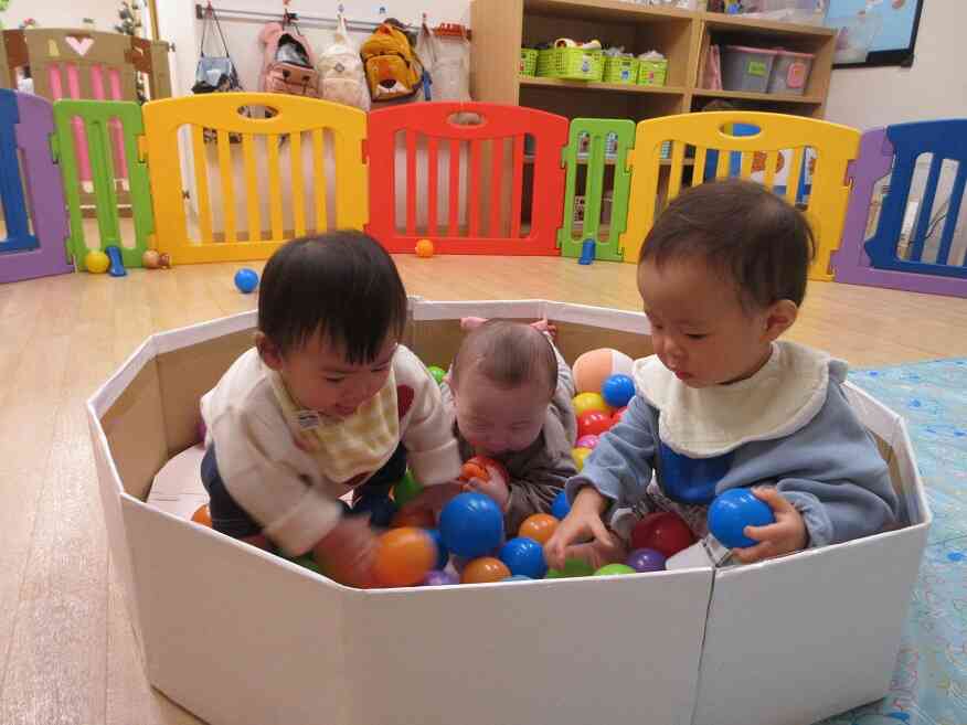 ひよこ組室内遊び（ボールプール）