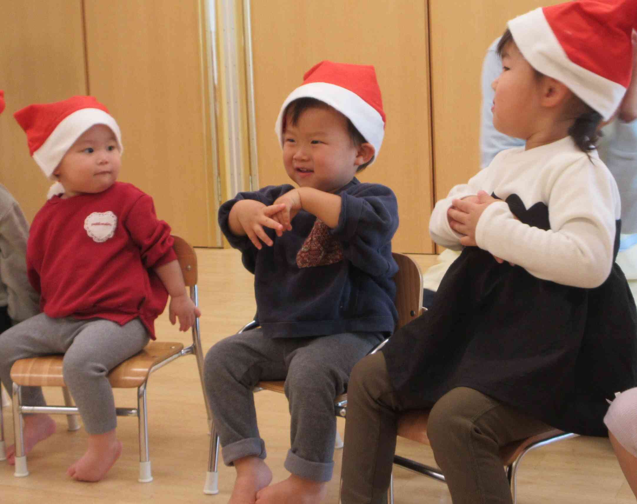 興味深々サンタさん♪