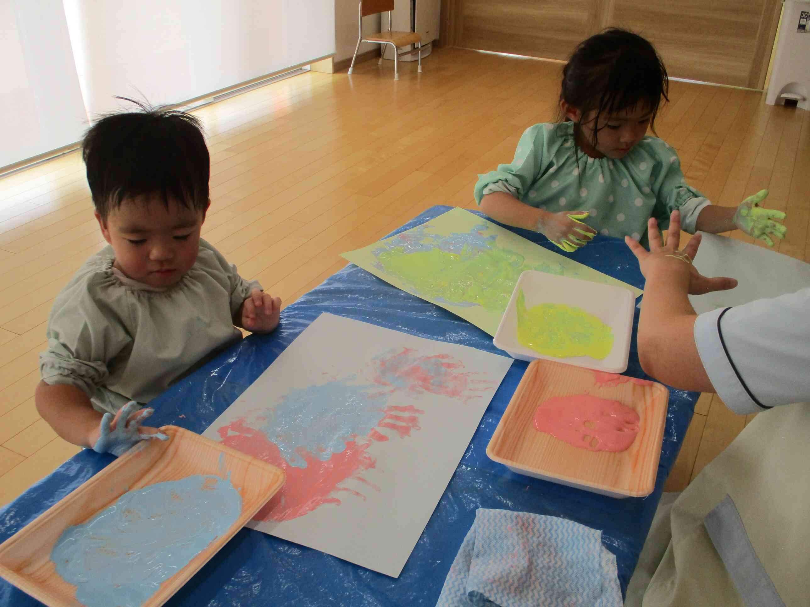 おもいっきり絵の具あそび