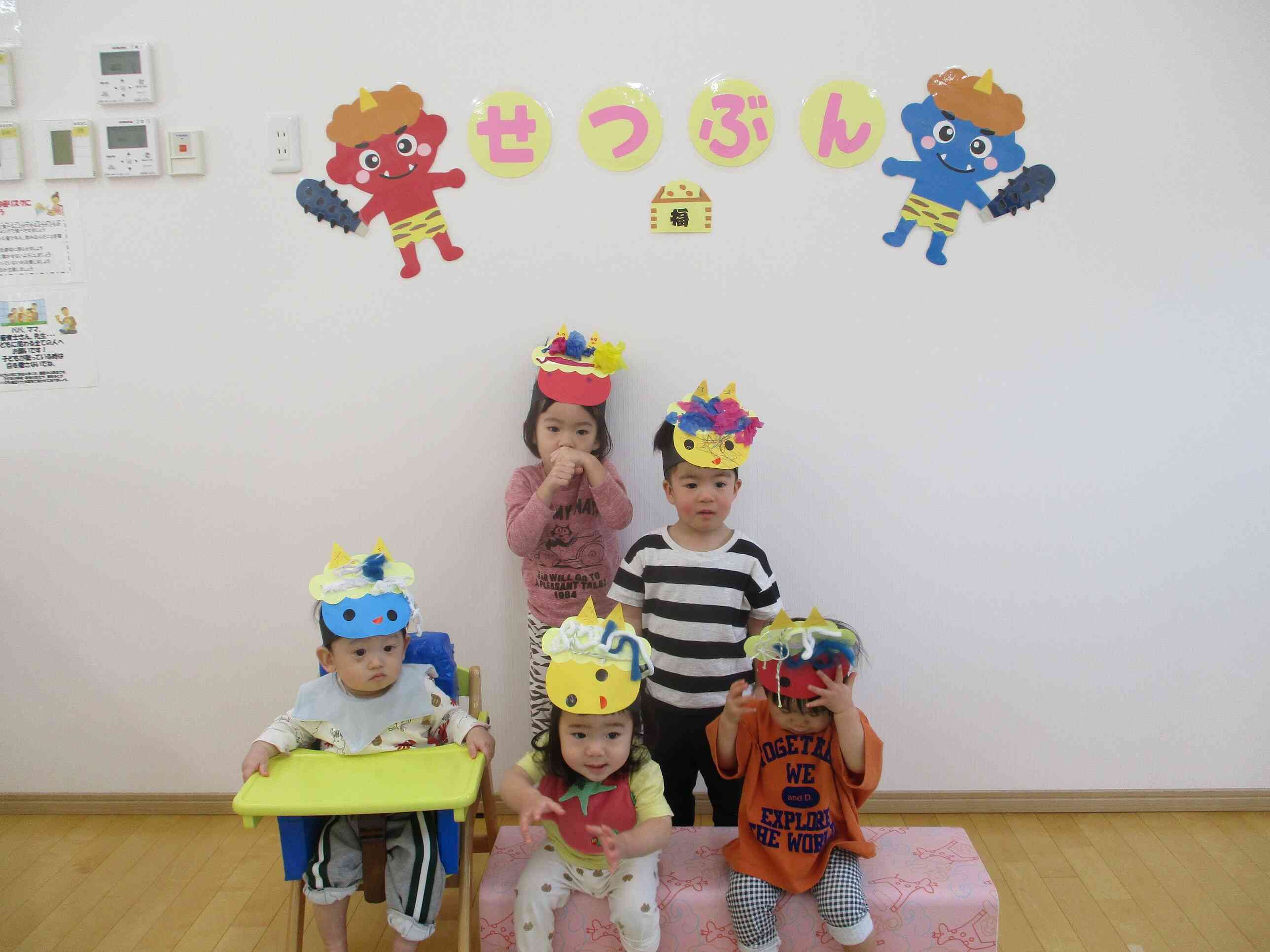 最後は自分たちで作ったお面をかぶって記念撮影をしました。