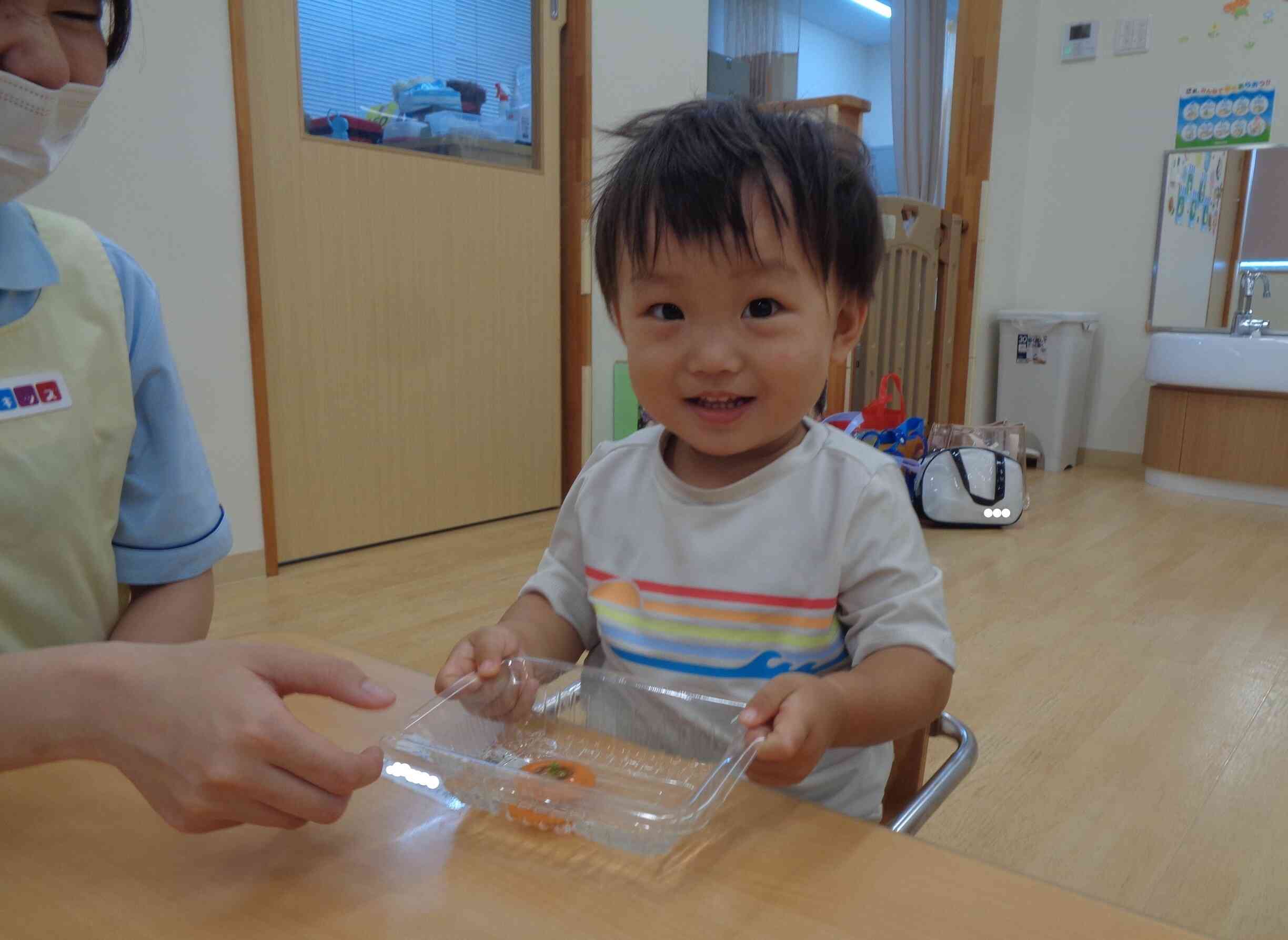 にんじんの観察②｜ニチイキッズ土浦さくら保育園｜ニチイキッズ
