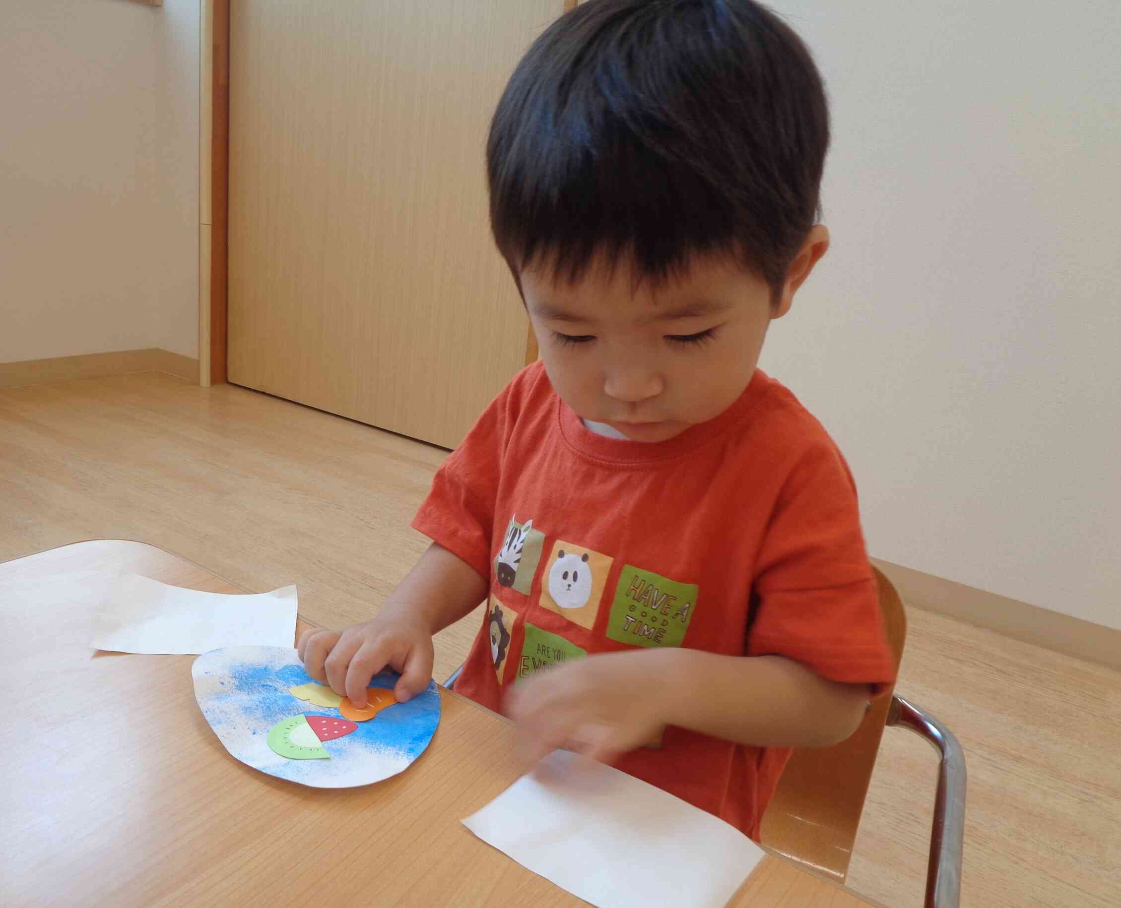 製作活動あひる組（1歳児クラス）