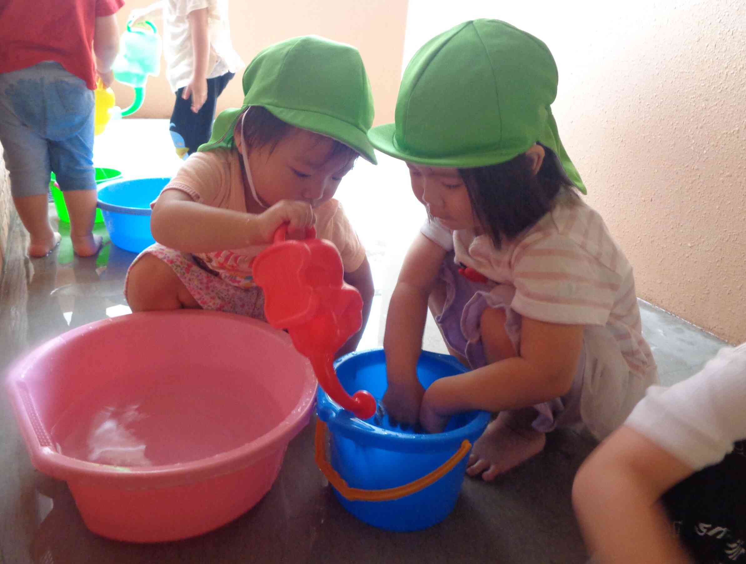 今日も元気に水遊び☆