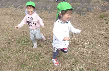 お外でかけっこ♪