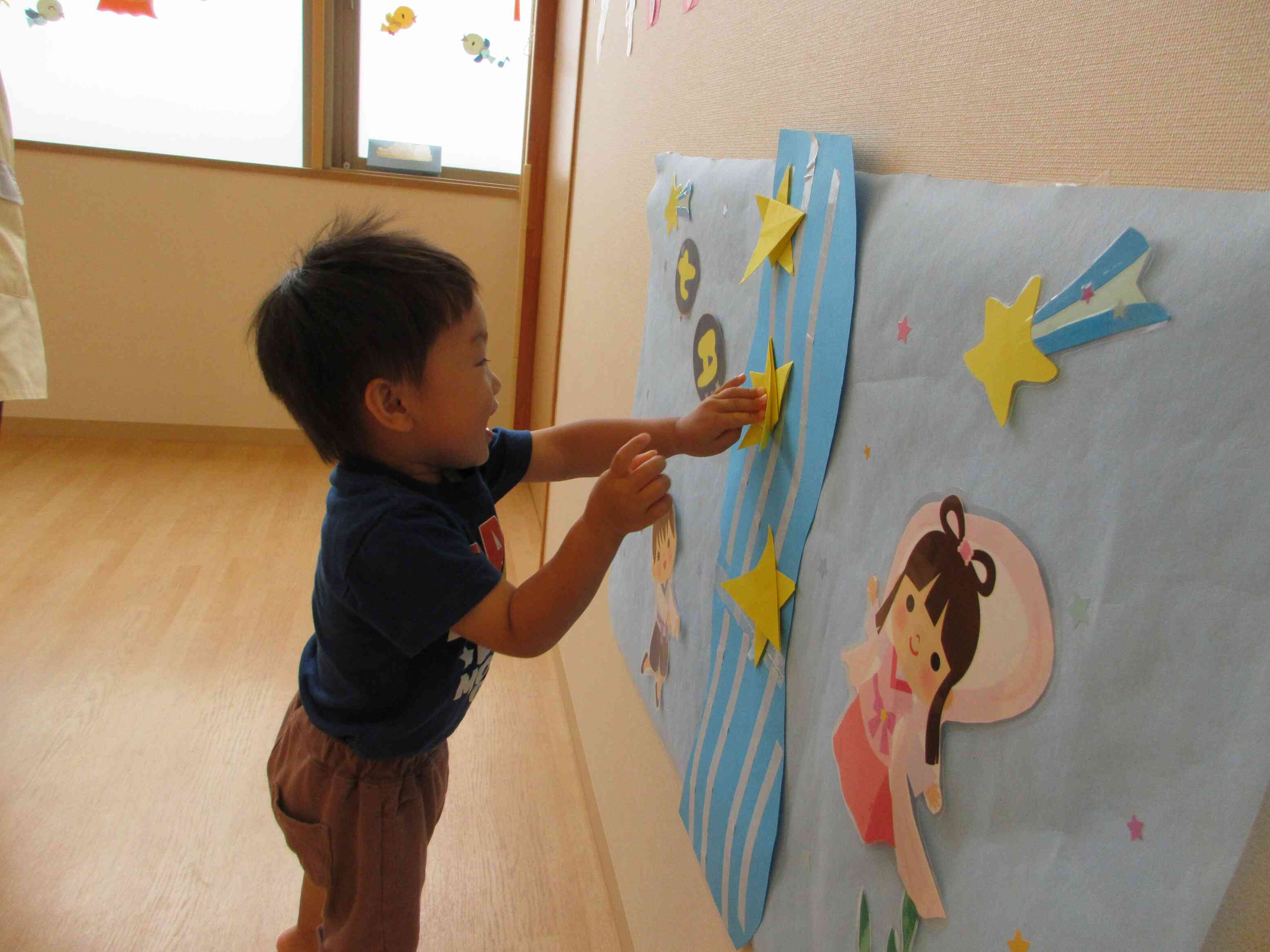 狙いを定めてペタッ！